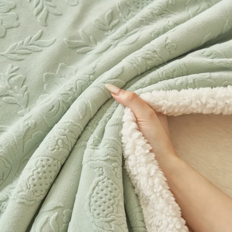 Elegante coperta in pile con motivo floreale in rilievo - image 18