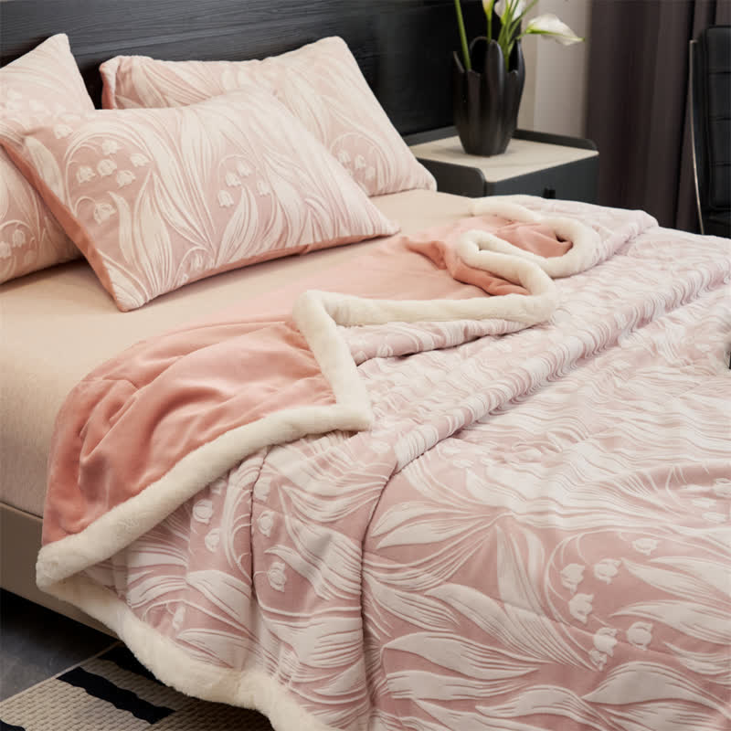 Coperta in pile sherpa rosa con motivo a tulipani in rilievo - image 1