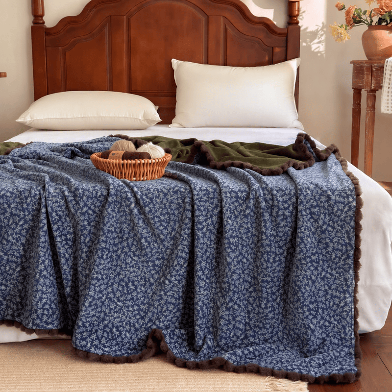 Coperta decorativa con motivo floreale in stile rustico - image 1