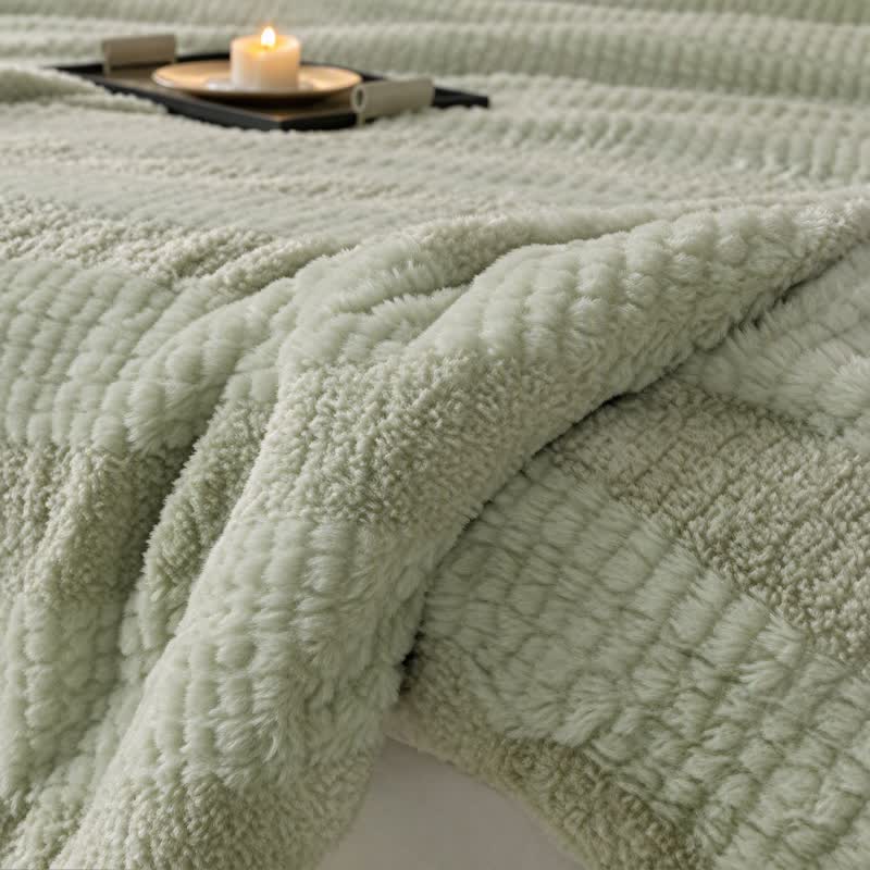 Coperta in sherpa a righe e blocchi di colore neutro - image 21