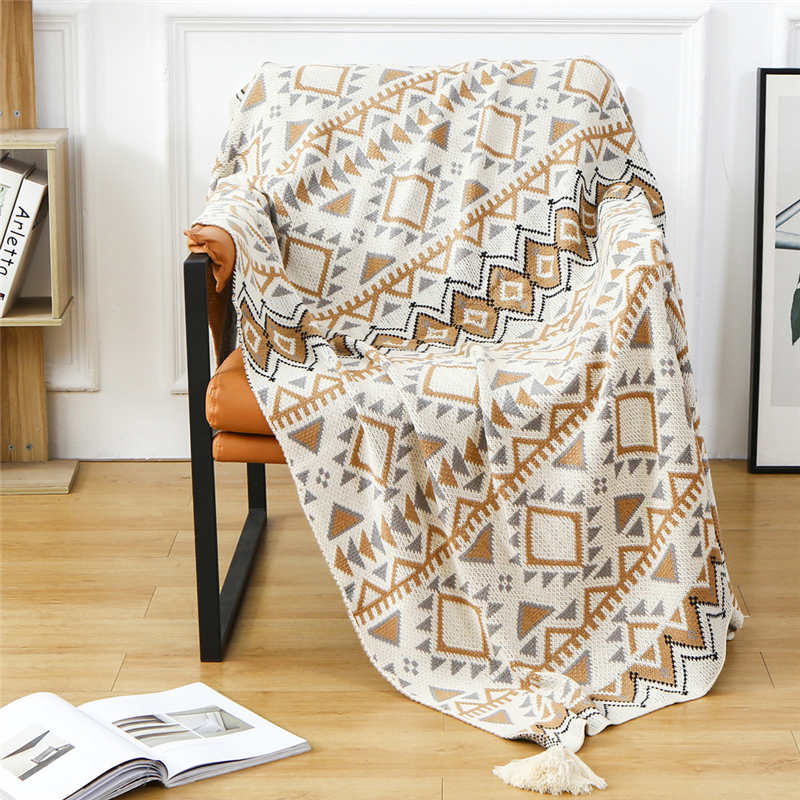 Coperta lavorata a maglia con nappe e motivo a forma di Ownkoti