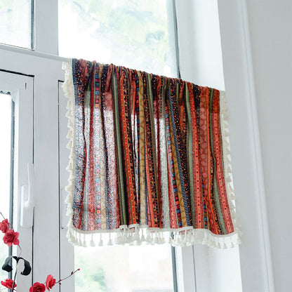 Tenda a strati con nappe a motivo scozzese colorato