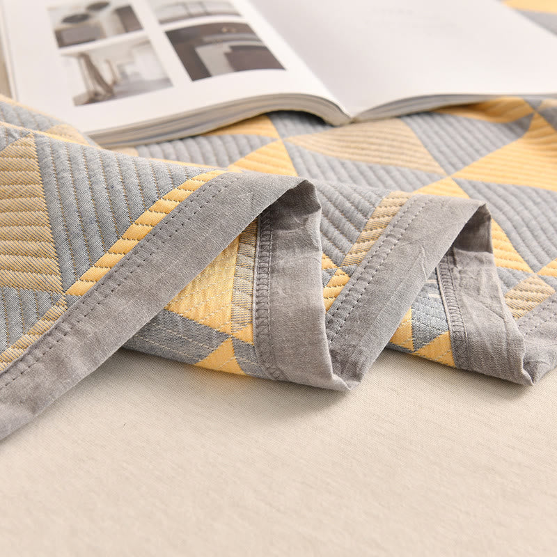 Trapunta in cotone grigio e giallo con motivo triangolare Ownkoti
