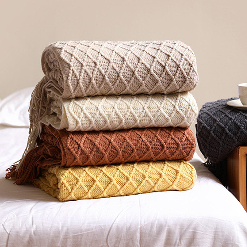 Coperta con motivo prismatico lavorato a maglia Ownkoti con nappe