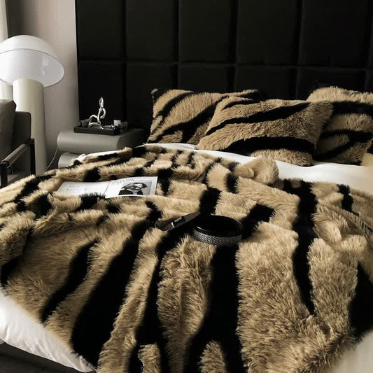 Coperta in pelliccia sintetica con stampa zebra moderna