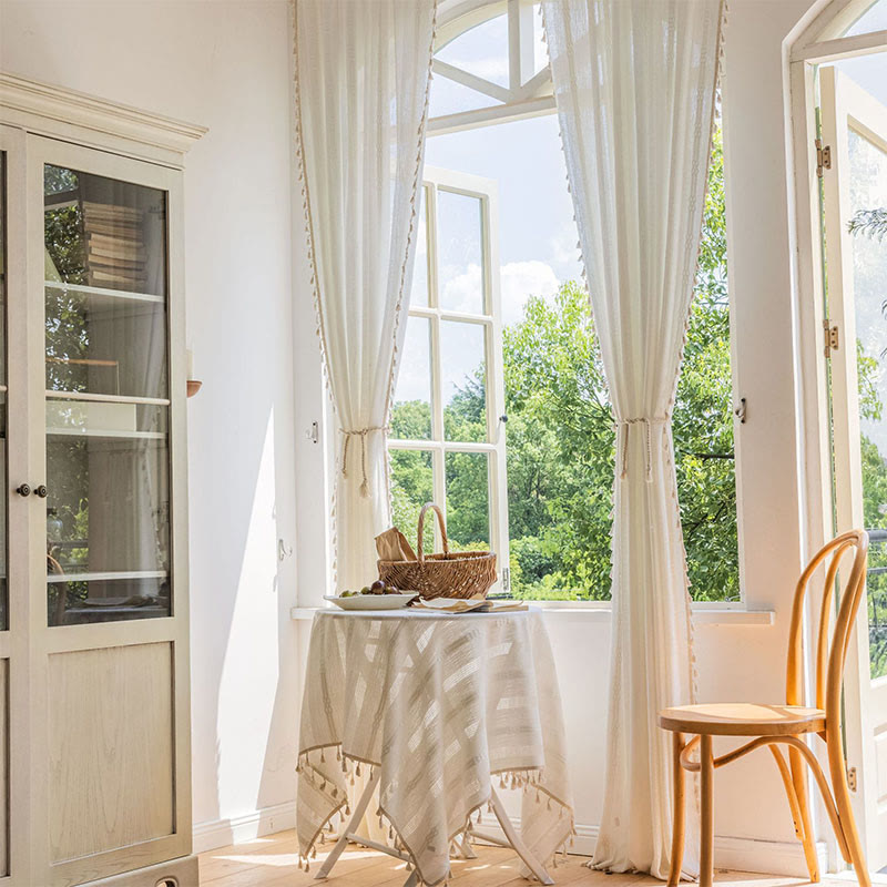 Tenda a righe semi-oscuranti con nappe traforate