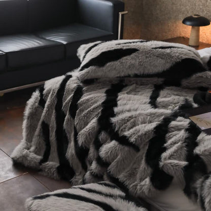 Coperta in pelliccia sintetica con stampa zebra moderna
