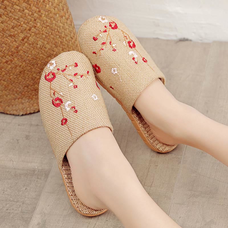 Comode pantofole in lino ricamate Plum Bossom