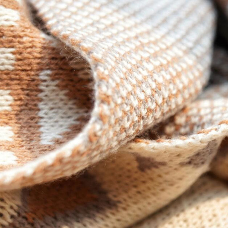 Coperta lavorata a maglia con nappe e motivo a forma di Ownkoti