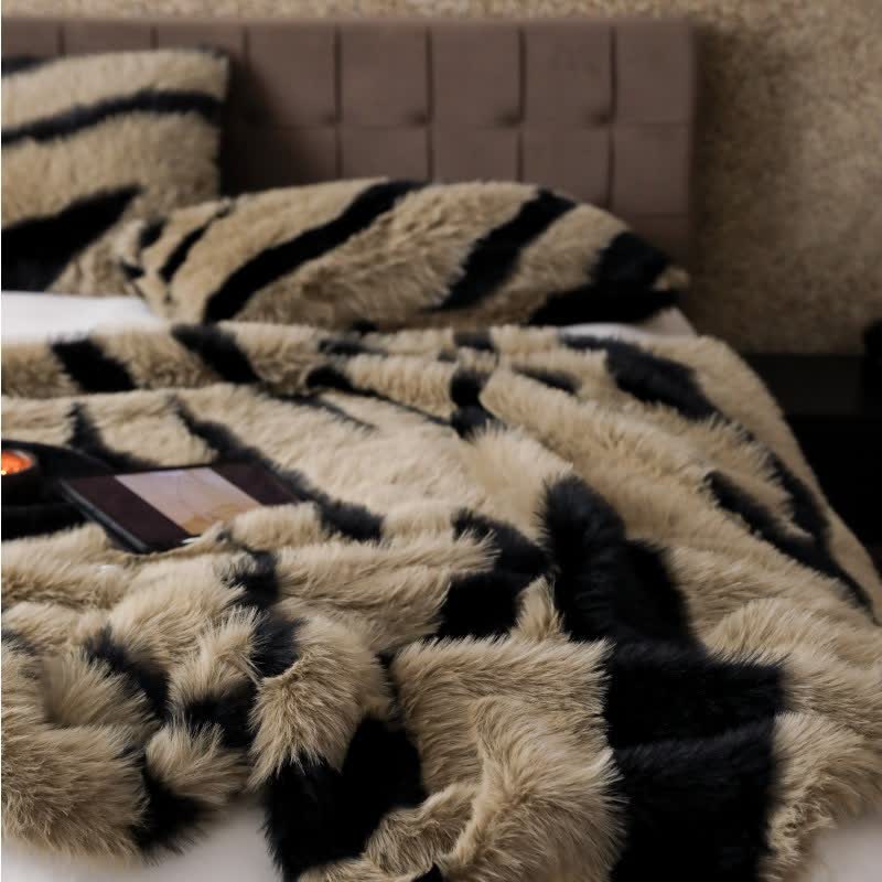 Coperta in pelliccia sintetica con stampa zebra moderna
