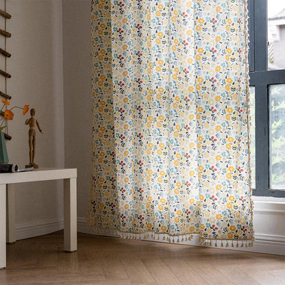 Tenda filtrante con nappa di fiori gialli