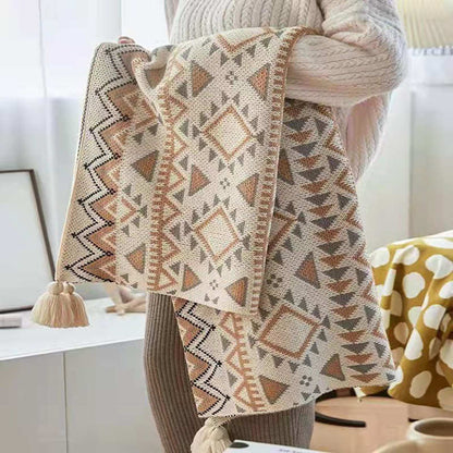 Coperta lavorata a maglia con nappe e motivo a forma di Ownkoti