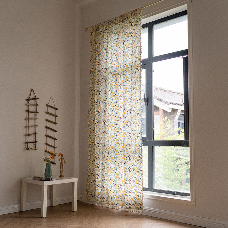 Tenda filtrante con nappa di fiori gialli
