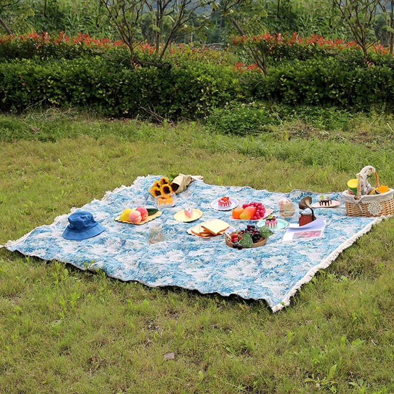Coperta da picnic con fiori in stile dipinto a olio