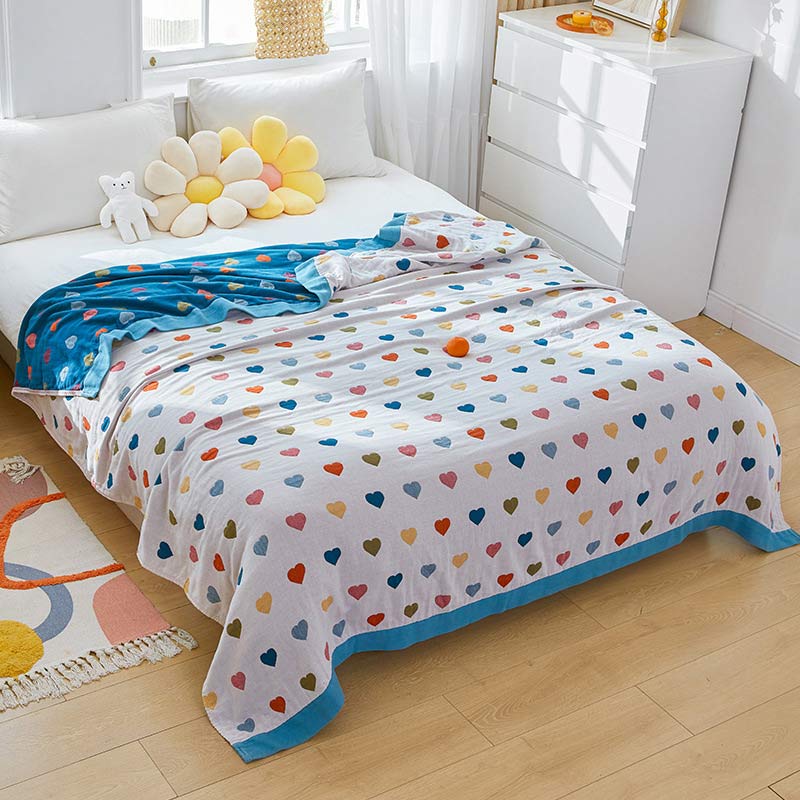 Trapunta reversibile in garza di cotone con cuori colorati
