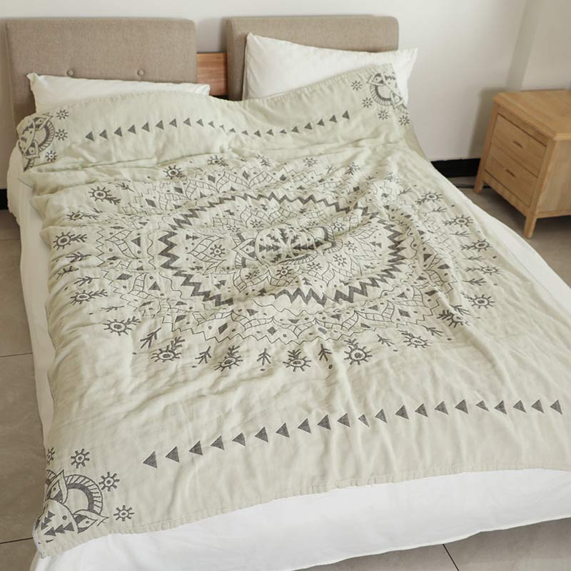 Trapunta reversibile in cotone con motivo floreale Ownkoti Chic Mandala
