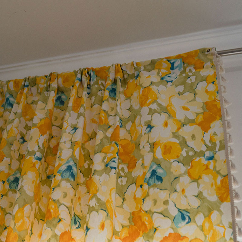 Tenda in cotone e lino con fiori gialli