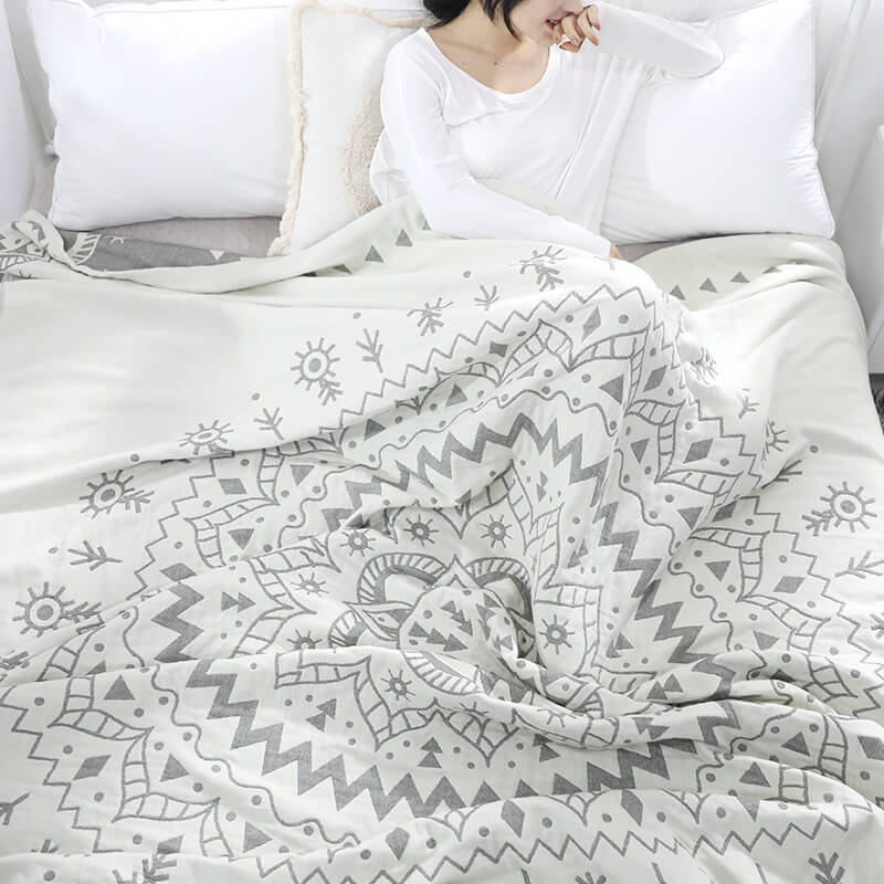 Trapunta reversibile in cotone con motivo floreale Ownkoti Chic Mandala