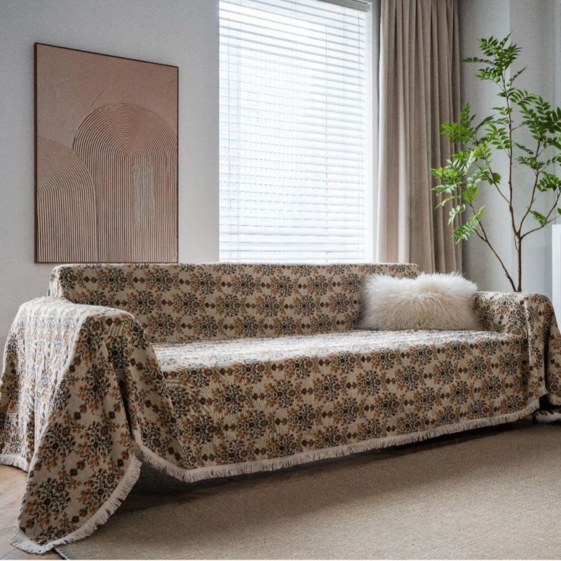 Copridivano con nappa in jacquard a fiori di prugna