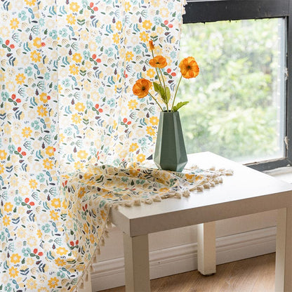 Tenda filtrante con nappa di fiori gialli