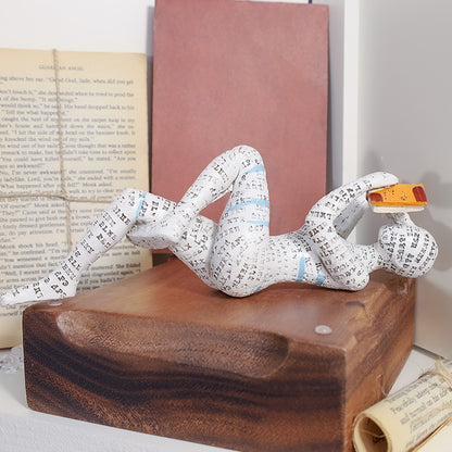 Statua della donna pensatrice che legge, decorazione per libreria