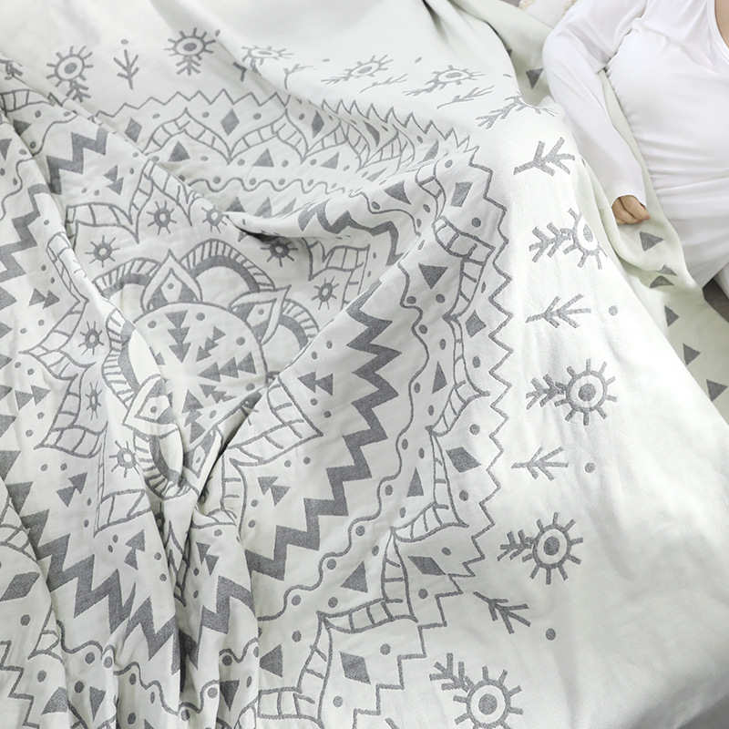 Trapunta reversibile in cotone con motivo floreale Ownkoti Chic Mandala