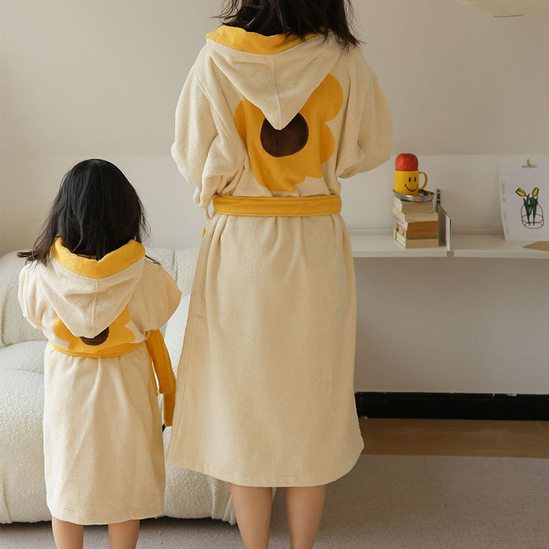 Accappatoio con cappuccio in cotone color block a fiori