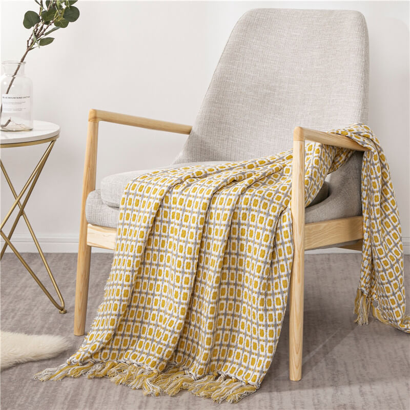 Coperta per divano lavorata a maglia Ownkoti con nappe