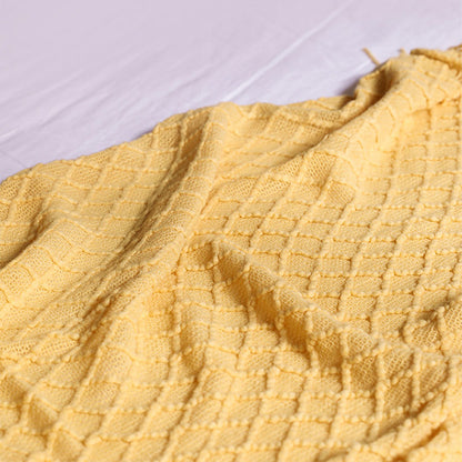 Coperta con motivo prismatico lavorato a maglia Ownkoti con nappe