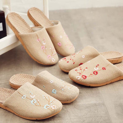 Comode pantofole in lino ricamate Plum Bossom