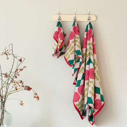 Asciugamano in cotone pettinato con stampa floreale alla moda