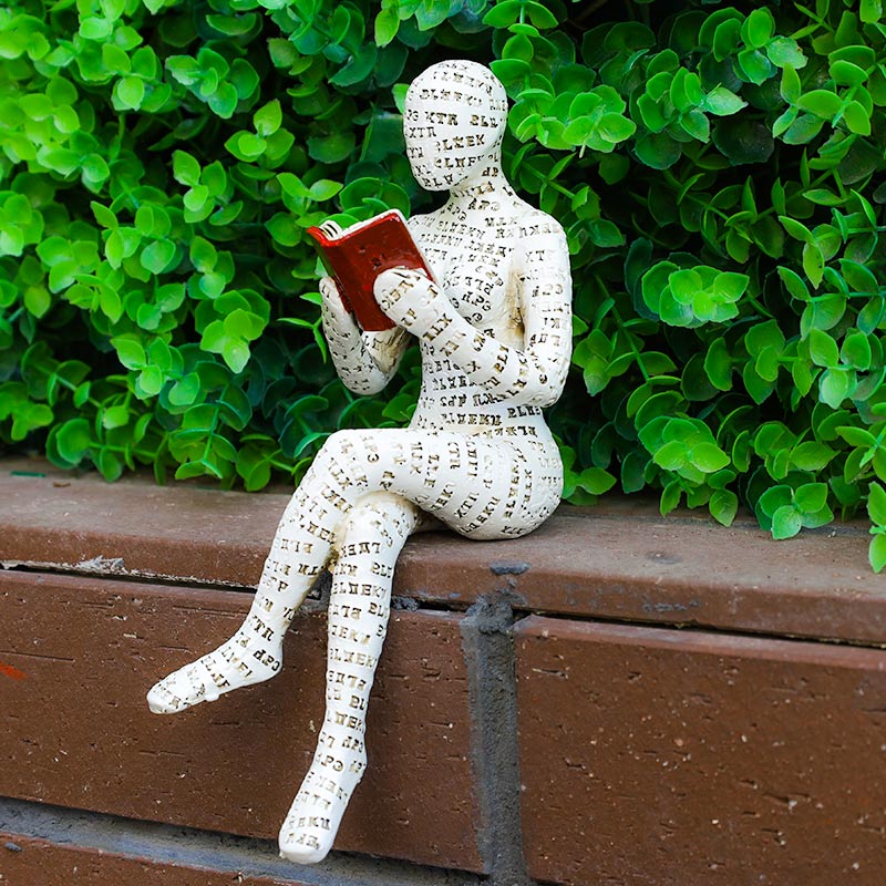 Statua della donna pensatrice che legge, decorazione per libreria