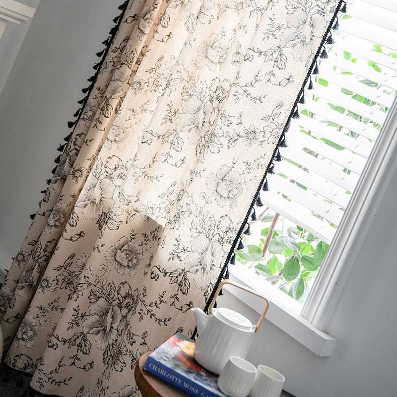 Tenda a fiori neri con nappa nera