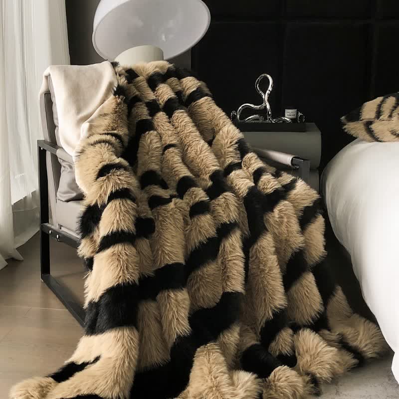 Coperta in pelliccia sintetica con stampa zebra moderna