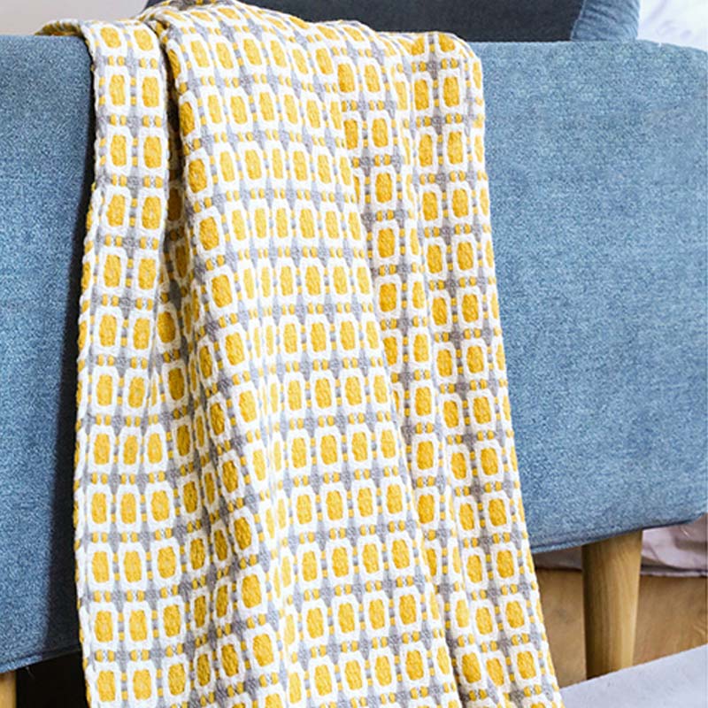 Coperta per divano lavorata a maglia Ownkoti con nappe