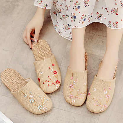 Comode pantofole in lino ricamate Plum Bossom