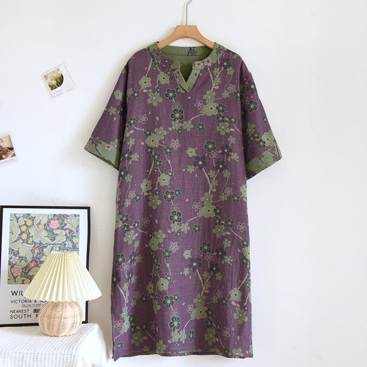 Camicia da notte in morbido cotone con scollo a V e motivo a fiori di prugna