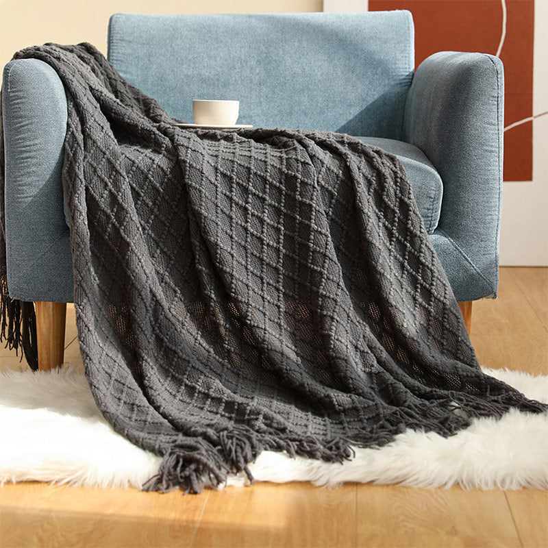 Coperta con motivo prismatico lavorato a maglia Ownkoti con nappe