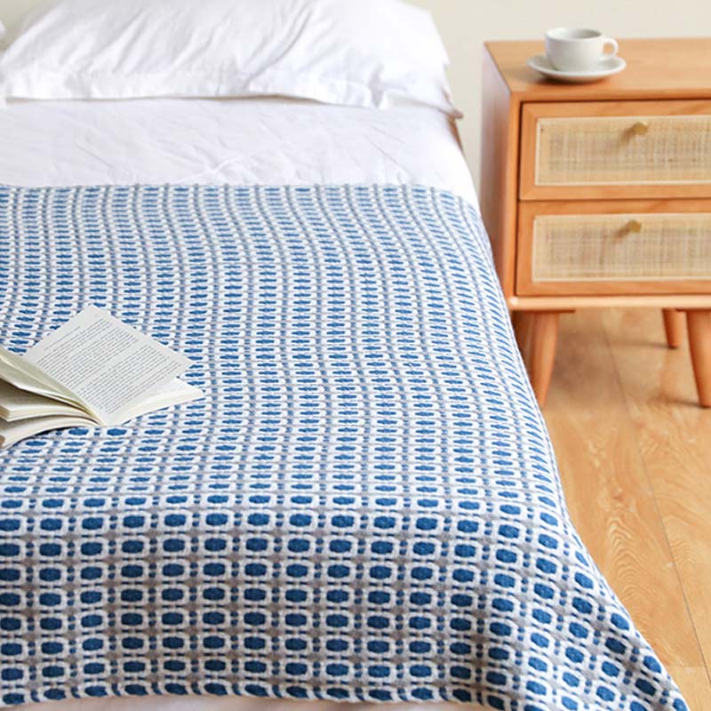 Coperta per divano lavorata a maglia Ownkoti con nappe