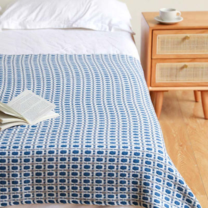 Coperta per divano lavorata a maglia Ownkoti con nappe