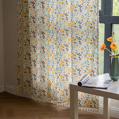 Tenda filtrante con nappa di fiori gialli