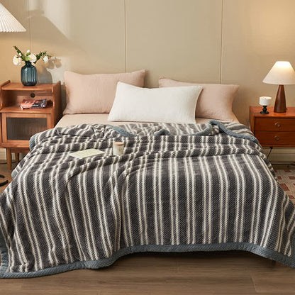 Coperta in pile di corallo a righe