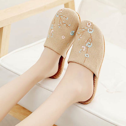 Comode pantofole in lino ricamate Plum Bossom