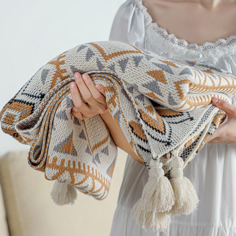 Coperta lavorata a maglia con nappe e motivo a forma di Ownkoti