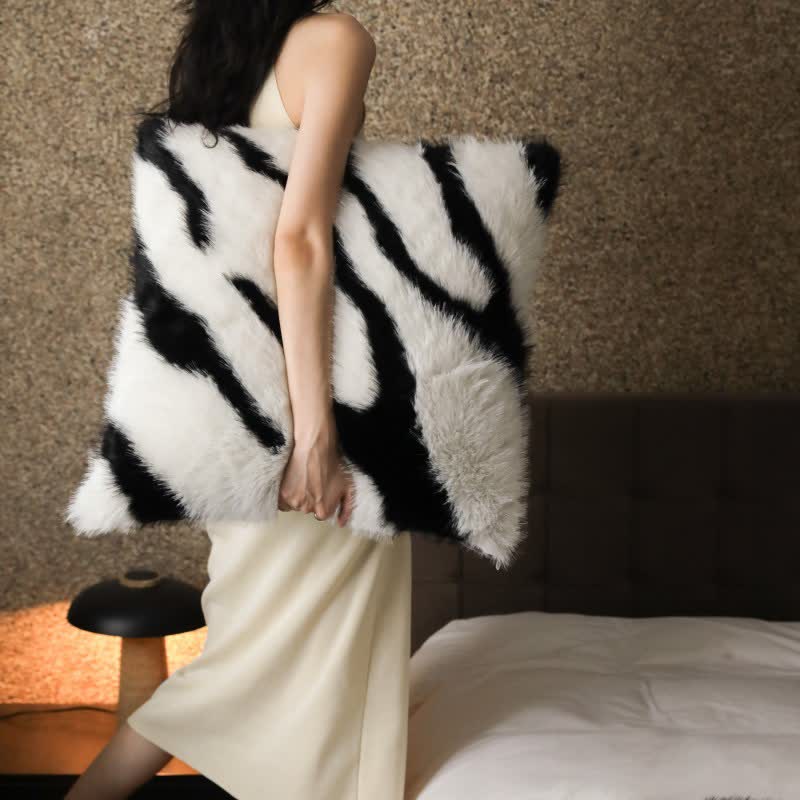 Coperta in pelliccia sintetica con stampa zebra moderna