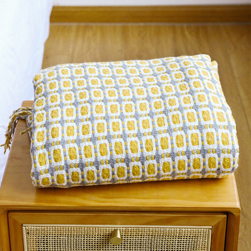 Coperta per divano lavorata a maglia Ownkoti con nappe