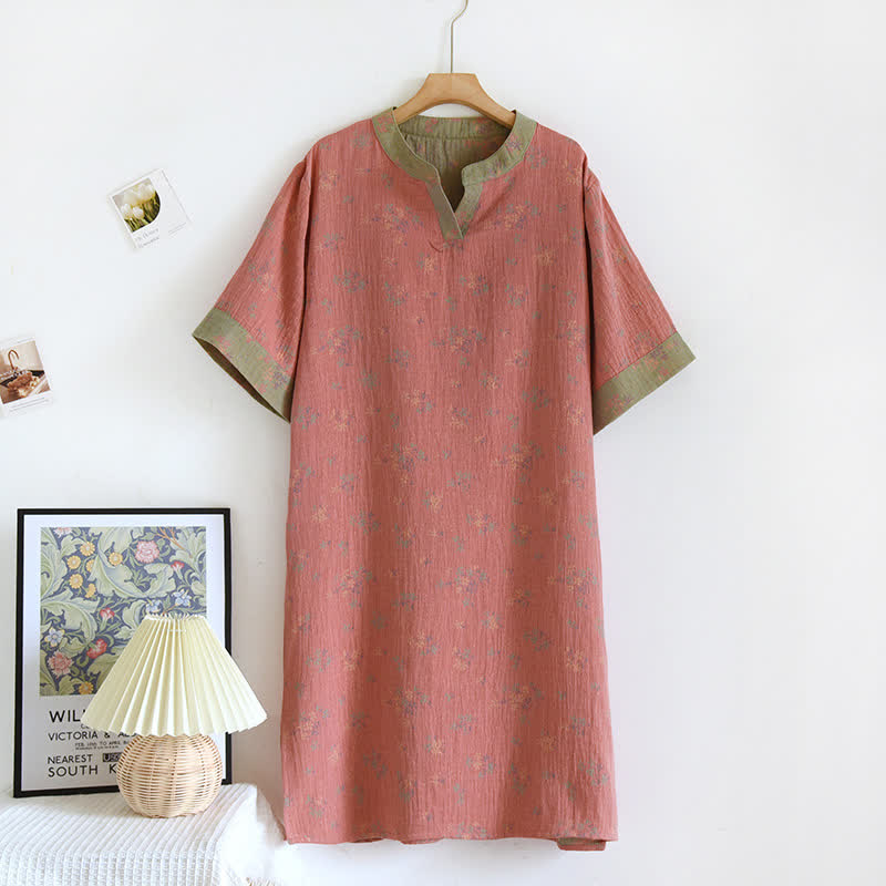 Camicia da notte in morbido cotone con scollo a V e motivo floreale naturale