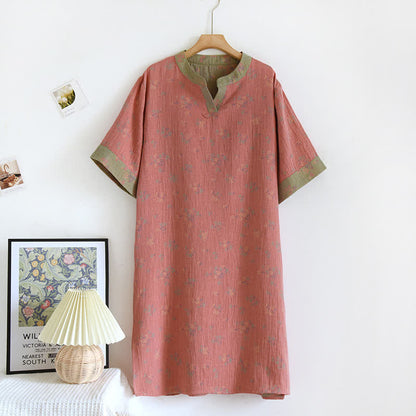 Camicia da notte in morbido cotone con scollo a V e motivo floreale naturale