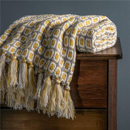 Coperta per divano lavorata a maglia Ownkoti con nappe