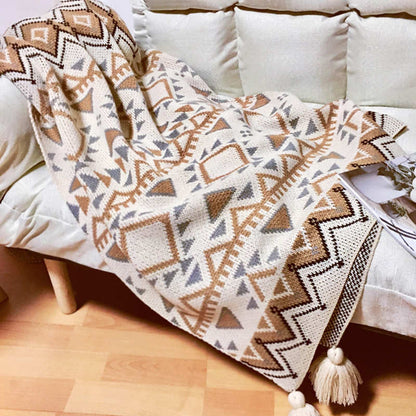 Coperta lavorata a maglia con nappe e motivo a forma di Ownkoti